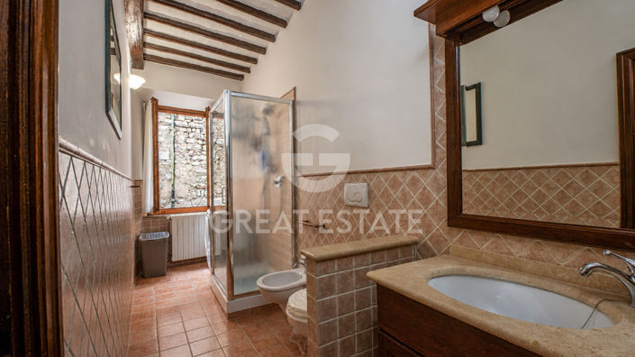 Image No.12-3 Bed Property for sale