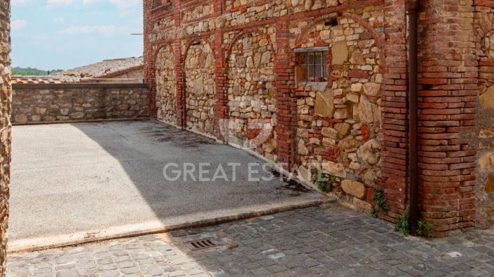Image No.12-4 Bed Property for sale