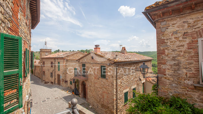 Image No.8-4 Bed Property for sale