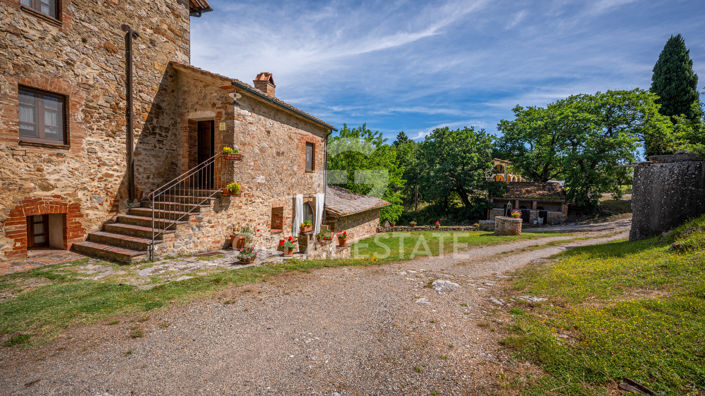 Image No.10-12 Bed Country House for sale