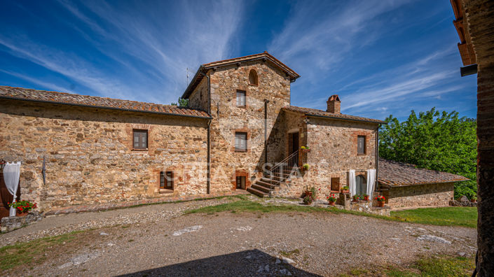Image No.8-12 Bed Country House for sale