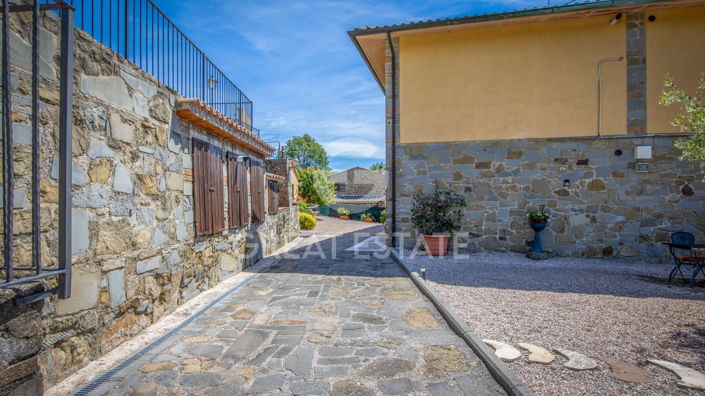 Image No.15-14 Bed Villa for sale