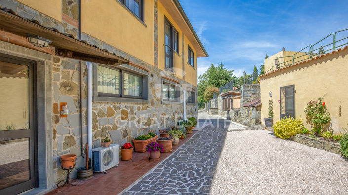 Image No.18-14 Bed Villa for sale