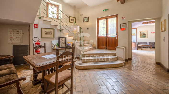 Image No.21-19 Bed Farmhouse for sale