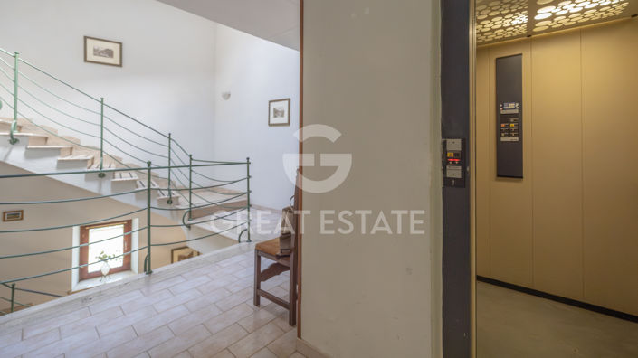 Image No.27-19 Bed Farmhouse for sale