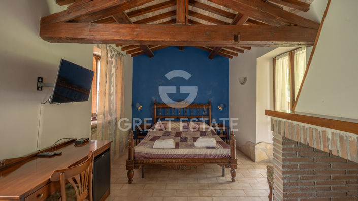 Image No.30-19 Bed Farmhouse for sale
