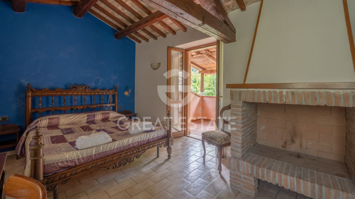 Image No.31-19 Bed Farmhouse for sale