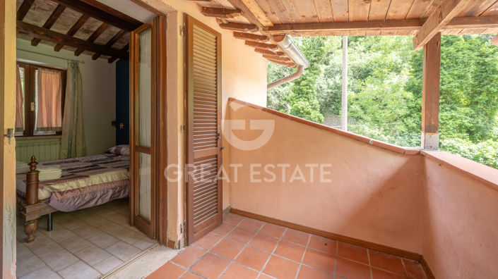 Image No.33-19 Bed Farmhouse for sale