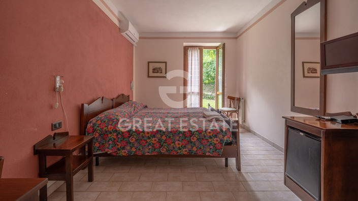 Image No.45-19 Bed Farmhouse for sale