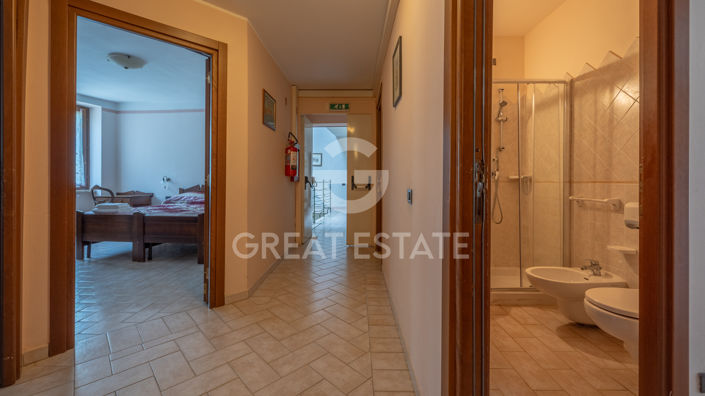 Image No.47-19 Bed Farmhouse for sale