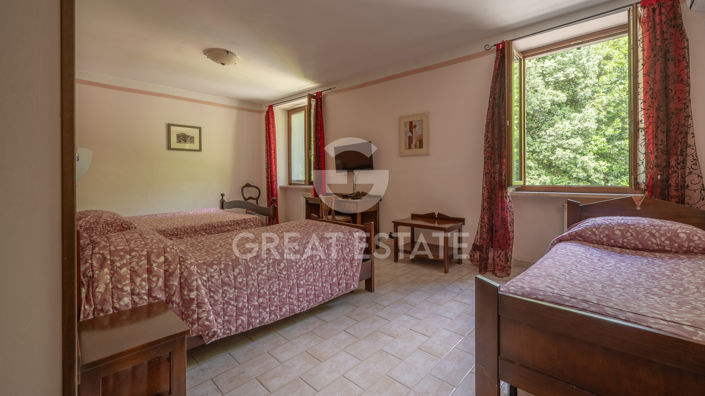 Image No.48-19 Bed Farmhouse for sale