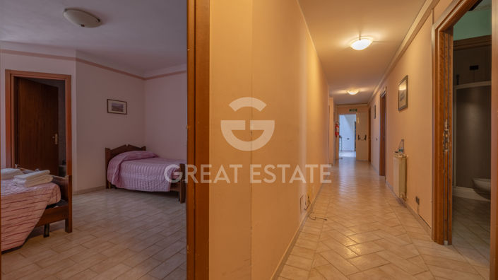 Image No.49-19 Bed Farmhouse for sale