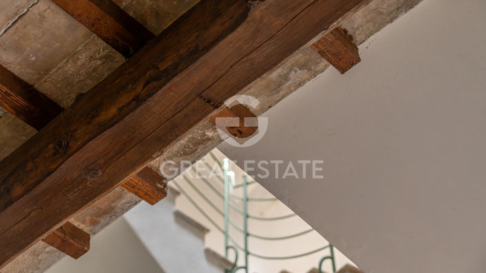 Image No.54-19 Bed Farmhouse for sale