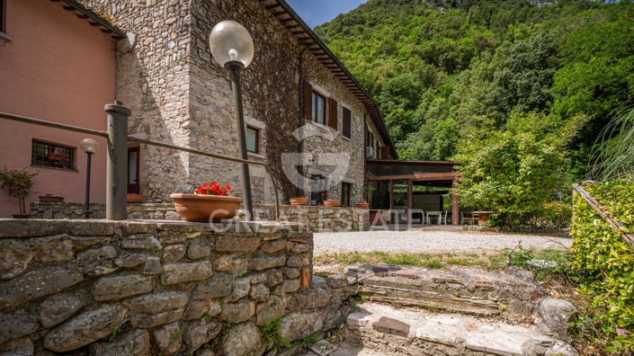 Image No.7-19 Bed Farmhouse for sale