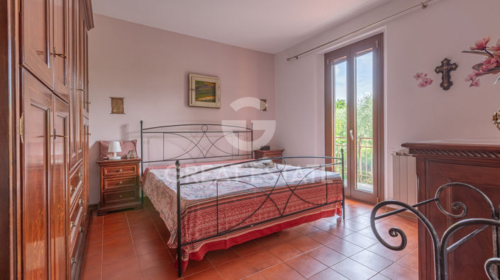 Image No.22-4 Bed Country House for sale
