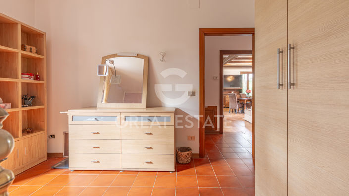 Image No.24-4 Bed Country House for sale