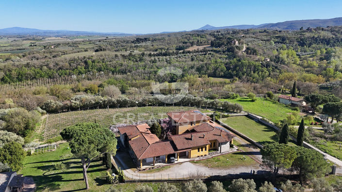 Image No.9-Maison de campagne de 14 chambres à vendre à Montepulciano