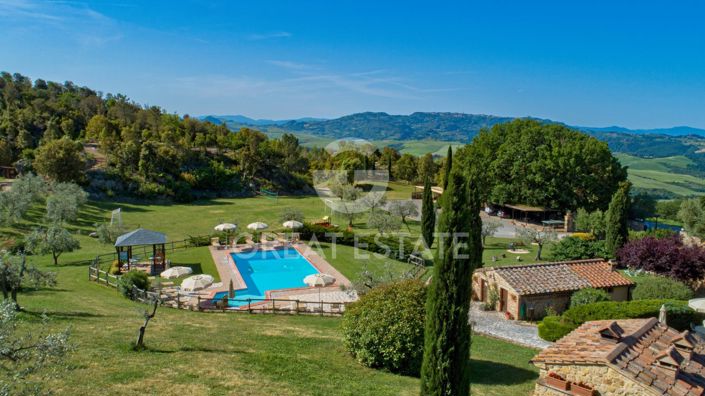 Image No.17-11 Bed Country House for sale