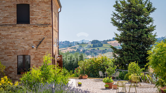 Image No.22-9 Bed Country House for sale