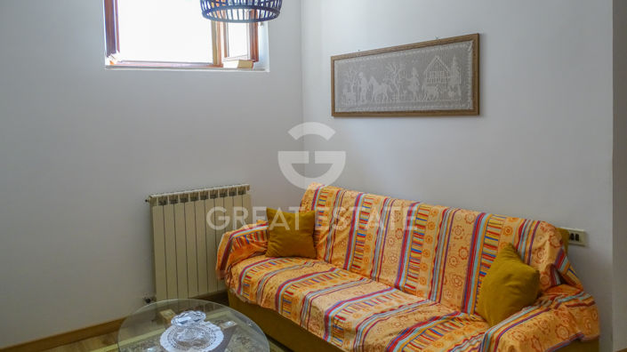 Image No.10-2 Bed Property for sale