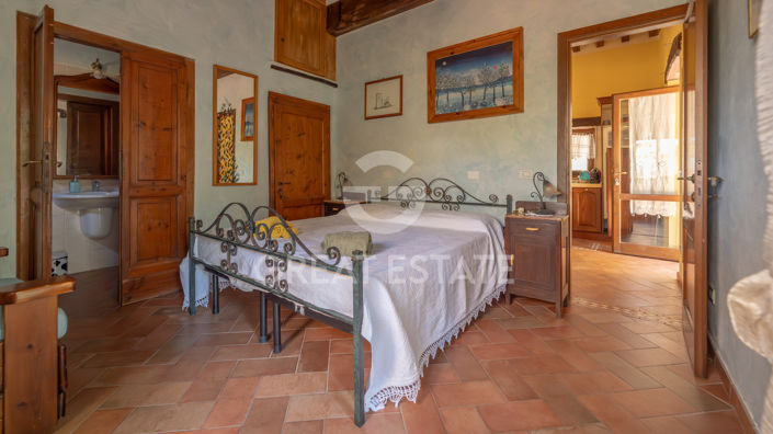 Image No.39-6 Bed Country House for sale