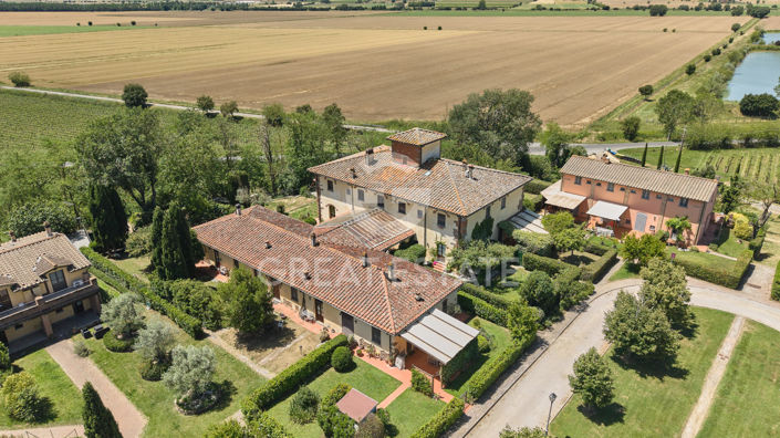 Image No.43-2 Bed Country House for sale