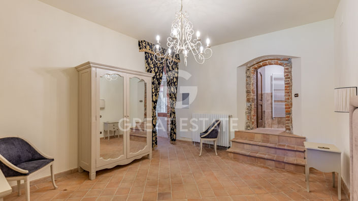 Image No.26-7 Bed Country House for sale