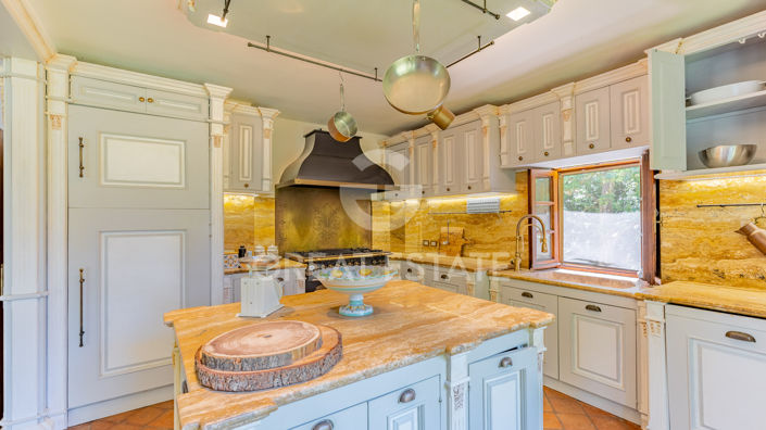 Image No.37-7 Bed Country House for sale