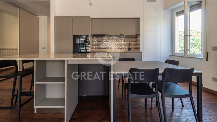 Image No.12-2 Bed Property for sale