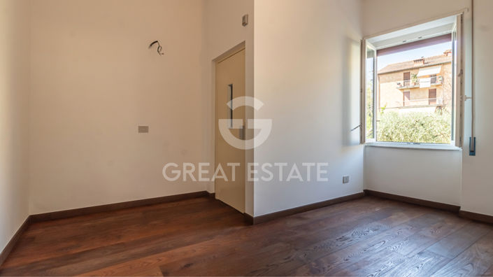 Image No.21-2 Bed Property for sale