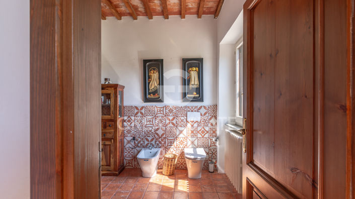 Image No.32-4 Bed Country House for sale
