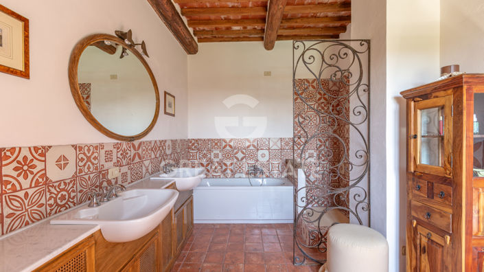 Image No.33-4 Bed Country House for sale
