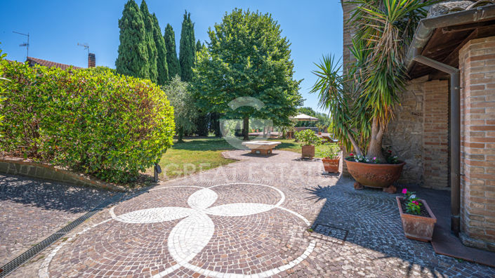 Image No.23-2 Bed Country House for sale