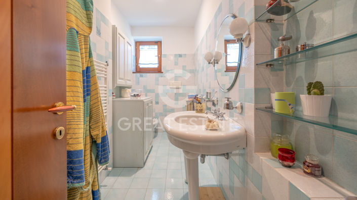 Image No.55-2 Bed Country House for sale