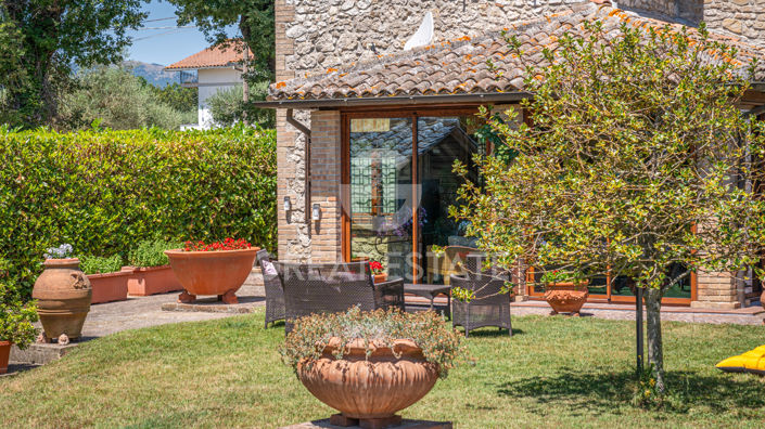 Image No.9-2 Bed Country House for sale