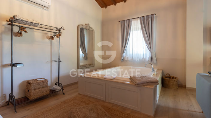 Image No.40-7 Bed Country House for sale