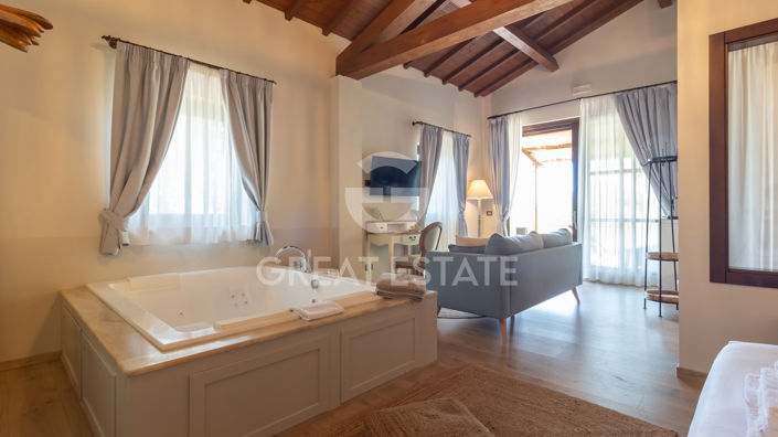 Image No.43-7 Bed Country House for sale