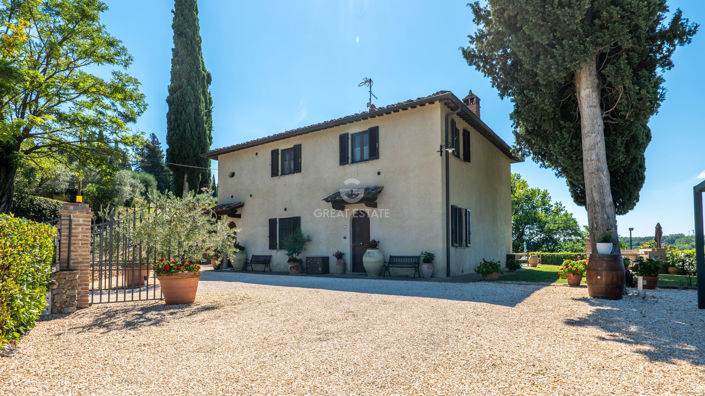Image No.12-Maison de campagne de 8 chambres à vendre à San Gimignano