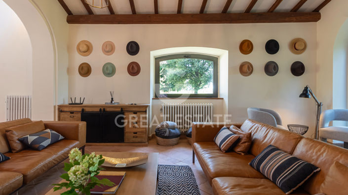 Image No.31-6 Bed Country House for sale