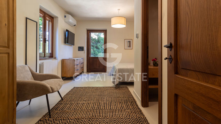 Image No.44-6 Bed Country House for sale