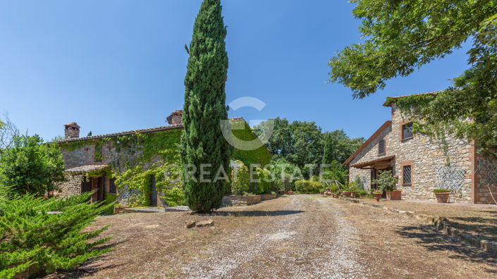 Image No.13-9 Bed Country House for sale