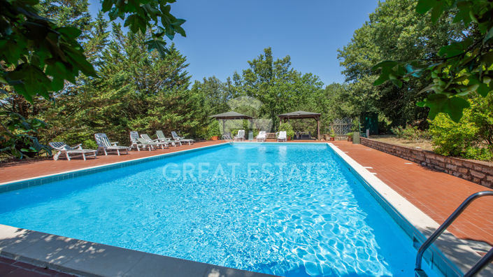 Image No.19-9 Bed Country House for sale