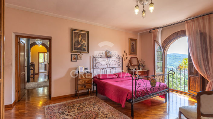 Image No.32-5 Bed Country House for sale