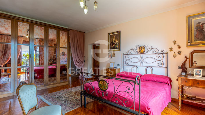 Image No.33-5 Bed Country House for sale
