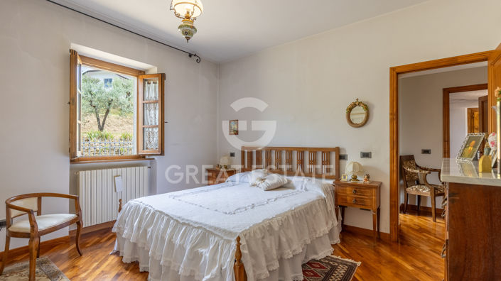 Image No.37-5 Bed Country House for sale