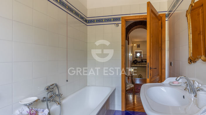 Image No.38-5 Bed Country House for sale