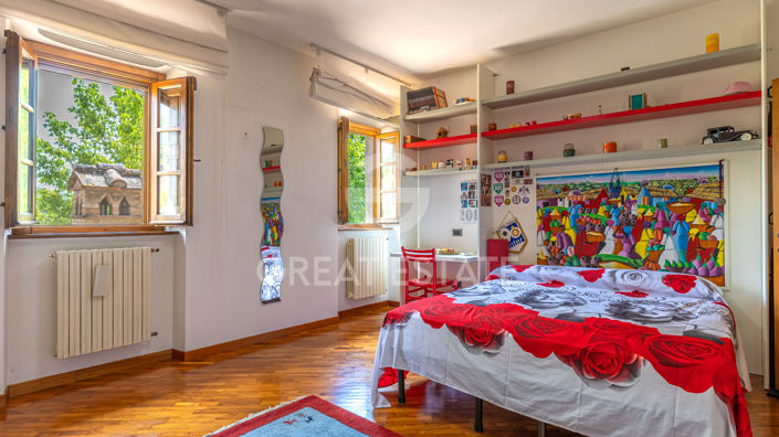 Image No.40-5 Bed Country House for sale