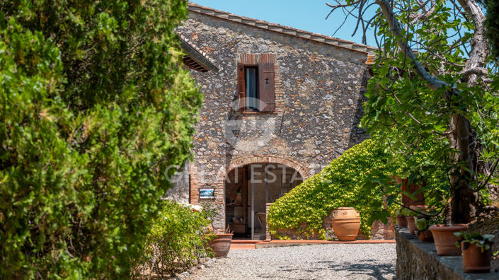 Image No.11-12 Bed Country House for sale