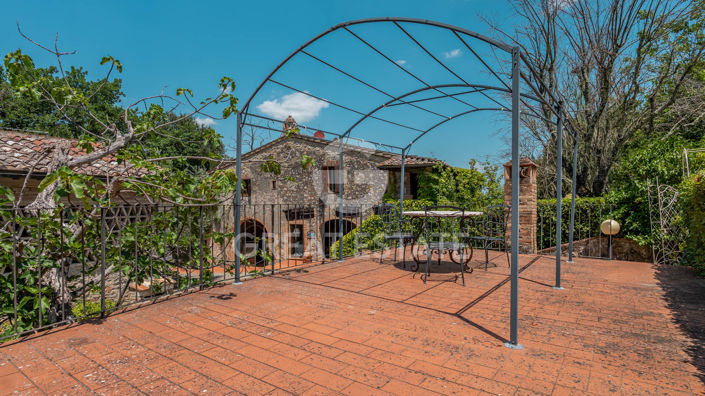 Image No.21-12 Bed Country House for sale