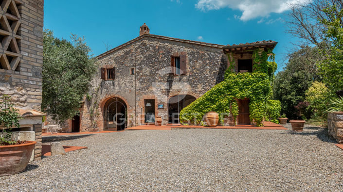 Image No.10-12 Bed Country House for sale
